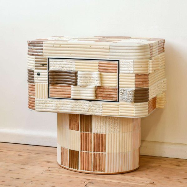 Pair of Sarcophagus Bedside Tables in Sculpted Ceramics and Wood - Image 4