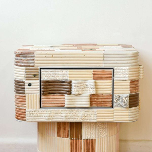 Pair of Sarcophagus Bedside Tables in Sculpted Ceramics and Wood - Image 5