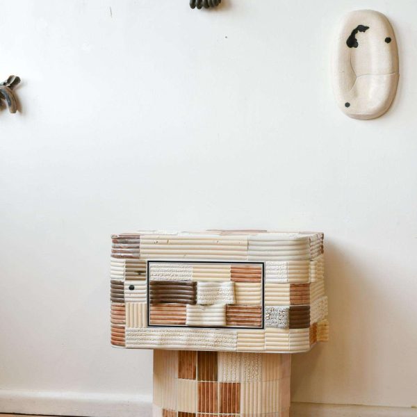 Pair of Sarcophagus Bedside Tables in Sculpted Ceramics and Wood - Image 3